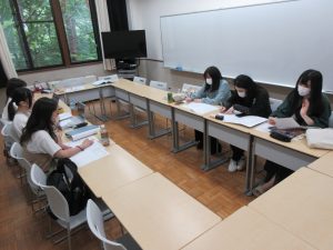 写真３　論文ゼミの様子 (1)